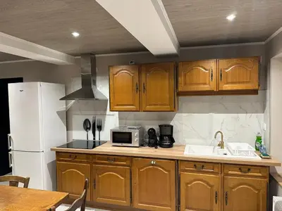 Cuisine ou kitchenette dans l'établissement Gîte OPLM 8 p Proximité Charleville