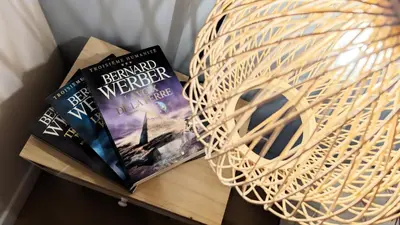 Bibliothèque dans l'appartement