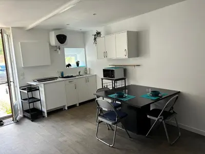 Cuisine ou kitchenette dans l'établissement Gîte du bois des Genièvres