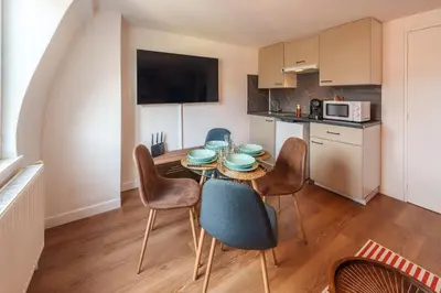 Cuisine ou kitchenette dans l'établissement Appartement Tout Confort à Deux Pas de la Gare
