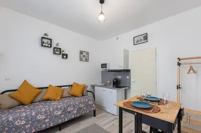 Cuisine ou kitchenette dans l'établissement Super Studio Bien équipé