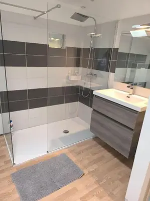 Salle de bains dans l'établissement chez Julien