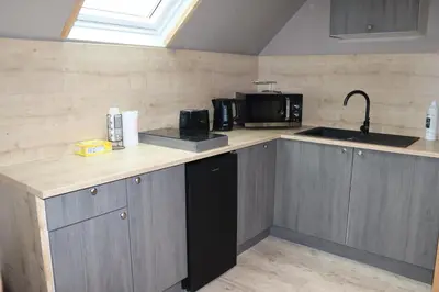 Cuisine ou kitchenette dans l'établissement Logement Cosy type Loft près de Saint Quentin