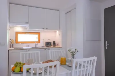 Cuisine ou kitchenette dans l'établissement Les Charmes C23A - Le Val Joly
