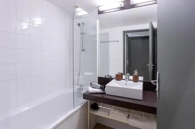 Salle de bains dans l'établissement Les Charmes C40A - Le Val Joly