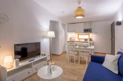 Télévision ou salle de divertissement dans l'établissement Les Charmes C40A - Le Val Joly