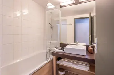 Salle de bains dans l'établissement Les Charmes C38 - Le Val Joly