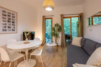 Coin salon dans l'établissement Le Sureau Noir S24B - Le Val Joly