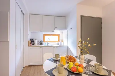 Cuisine ou kitchenette dans l'établissement Le Sureau Noir S24A - Le Val Joly
