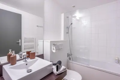 Salle de bains dans l'établissement Le Sureau Noir S23B - Le Val Joly