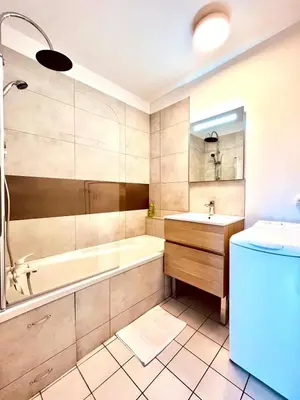 Salle de bains dans l'établissement Studio Saint-Remi I Pommery