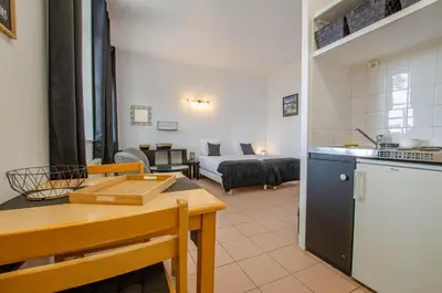 Cuisine ou kitchenette dans l'établissement Studio 2