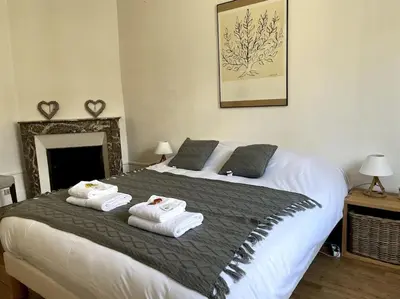 Un ou plusieurs lits dans un hébergement de l'établissement Clou dans le fer hyper centre immeuble luxueux