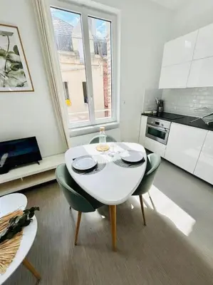 Cuisine ou kitchenette dans l'établissement Appartement Lumineux & Confortable