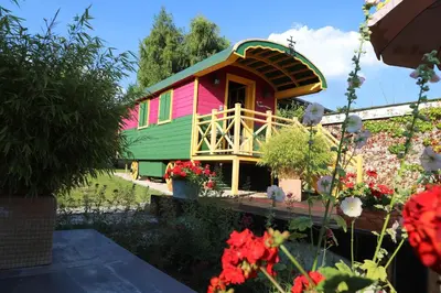 Jardin de l'établissement Roulotte la Dominique