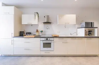 Cuisine ou kitchenette dans l'établissement Tys Home, maison spacieuse avec parking