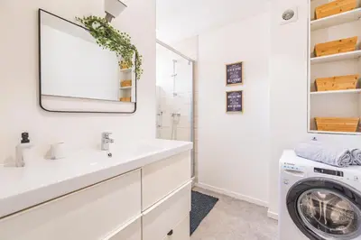 Salle de bains dans l'établissement Tys Home, maison spacieuse avec parking