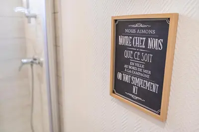 Certificat, récompense, panneau ou autre document affiché dans l'établissement Tys Home, maison spacieuse avec parking