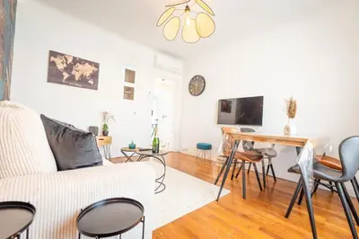 Télévision ou salle de divertissement dans l'établissement Appartement Stylé pour 4
