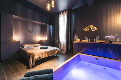 Un ou plusieurs lits dans un hébergement de l'établissement SPA Balnéo des Sacres-REIMS-Centre Ville