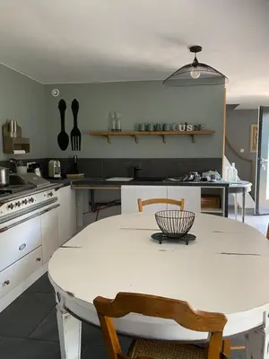 Cuisine ou kitchenette dans l'établissement Le gîte du Cèdre, maison proche du Parc Astérix