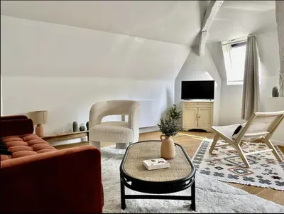 Télévision ou salle de divertissement dans l'établissement Eucalyptus - Reims