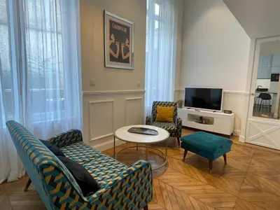 Télévision ou salle de divertissement dans l'établissement Appartement de charme Art Déco - Hyper-centre ville - Place d'Erlon - Gare - Reims