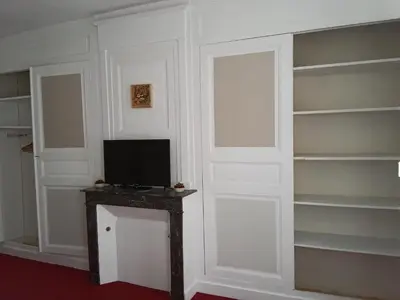 Télévision ou salle de divertissement dans l'établissement Appartement au cœur du patrimoine sézannais