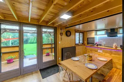 Cuisine ou kitchenette dans l'établissement Rêves au Chalet - Maisonnette