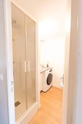 Salle de bains dans l'établissement Duplex Confortable en Centre avec 2 Chambres