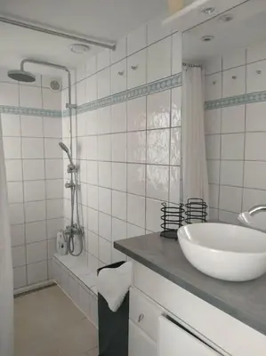 Salle de bains dans l'établissement Maison chaleureuse près Disney