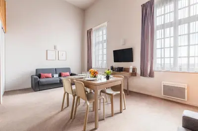 Télévision ou salle de divertissement dans l'établissement Appart’City Confort Reims Centre