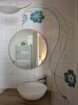 Salle de bains dans l'établissement Les visages des Tournelles