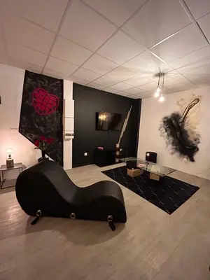Coin salon dans l'établissement L'escapade sensuelle - la love room d'Epernay