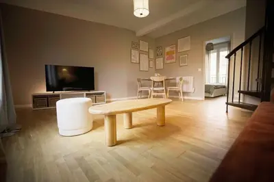 Télévision ou salle de divertissement dans l'établissement Soft Wood - Duplex - Historique