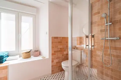 Salle de bains dans l'établissement Balthazar Fauvette, bel appart hyper centre Epernay