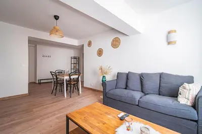 Coin salon dans l'établissement Jeroboam Fauvette, bel appartement hyper centre Epernay
