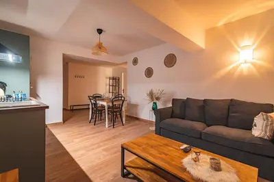 Coin salon dans l'établissement Jeroboam Fauvette, bel appartement hyper centre Epernay