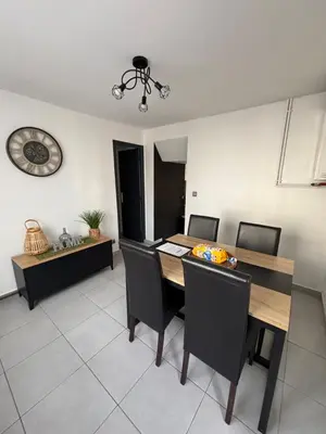 Cuisine ou kitchenette dans l'établissement Maison de ville Chauny