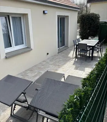 Balcon ou terrasse dans l'établissement Ticya Lodge - Maison calme, neuve, proche de Disneyland Paris, parking privé