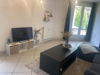Télévision ou salle de divertissement dans l'établissement T2 Compiegne