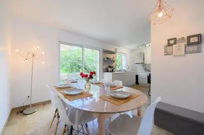 Cuisine ou kitchenette dans l'établissement Maison plain pied