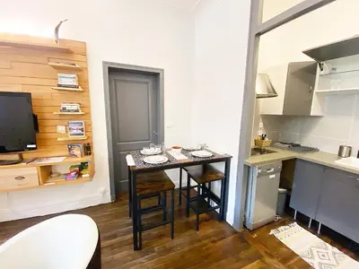 Cuisine ou kitchenette dans l'établissement Le Cathédrale - Hypercentre - Wifi