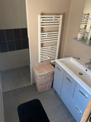 Salle de bains dans l'établissement Maison dans le vignoble à proximité de Reims