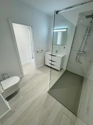 Salle de bains dans l'établissement Appartement meublé de 120 m2