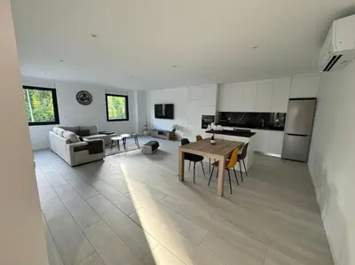 Coin salon dans l'établissement Appartement meublé de 120 m2