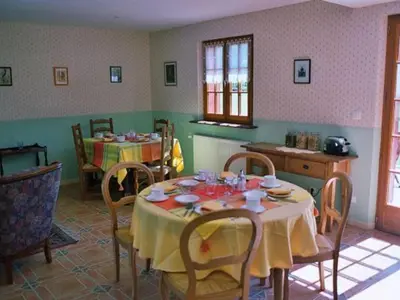 Coin salon dans l'établissement Chambres cosy au cœur de la forêt d'Argonne - FR-1-585-139