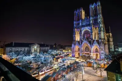Vue générale sur Reims ou vue de la ville depuis l'appartement
