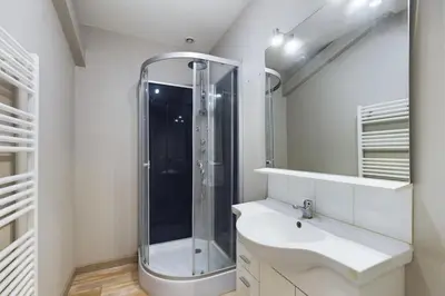 Salle de bains dans l'établissement Le Perchoir Romillon