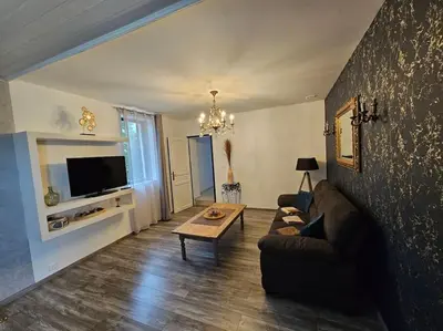 Télévision ou salle de divertissement dans l'établissement Chez Ludovic et Laëtitia